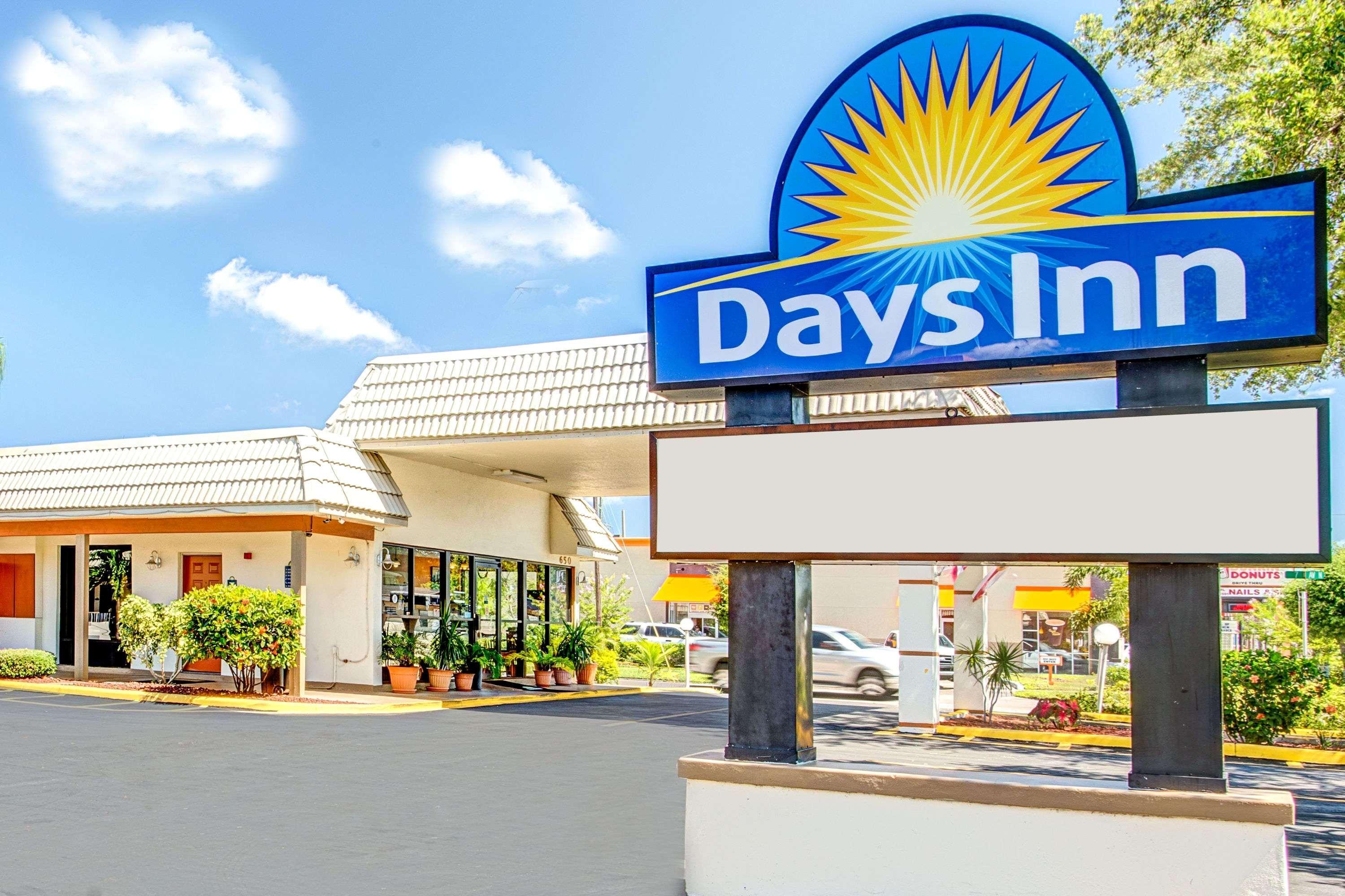 Days Inn By Wyndham St. Petersburg Central Exterior foto